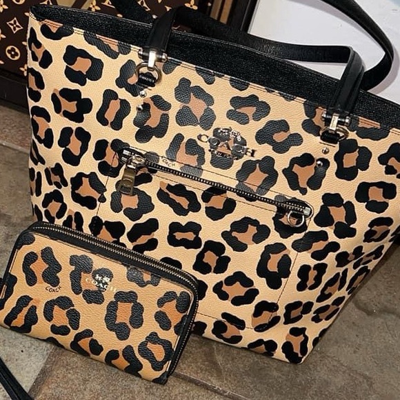 Coach tote and double zip wallet - Picture 1 of 9